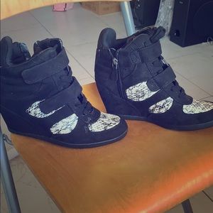 Black and White Wedges 🖤🤍